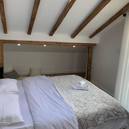 Noah'S Attic - Apartment Hotel In Корча Екстер'єр фото